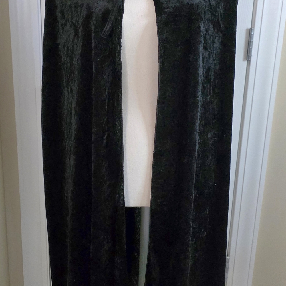 Black Halloween Cloak - Picture 3 of 3